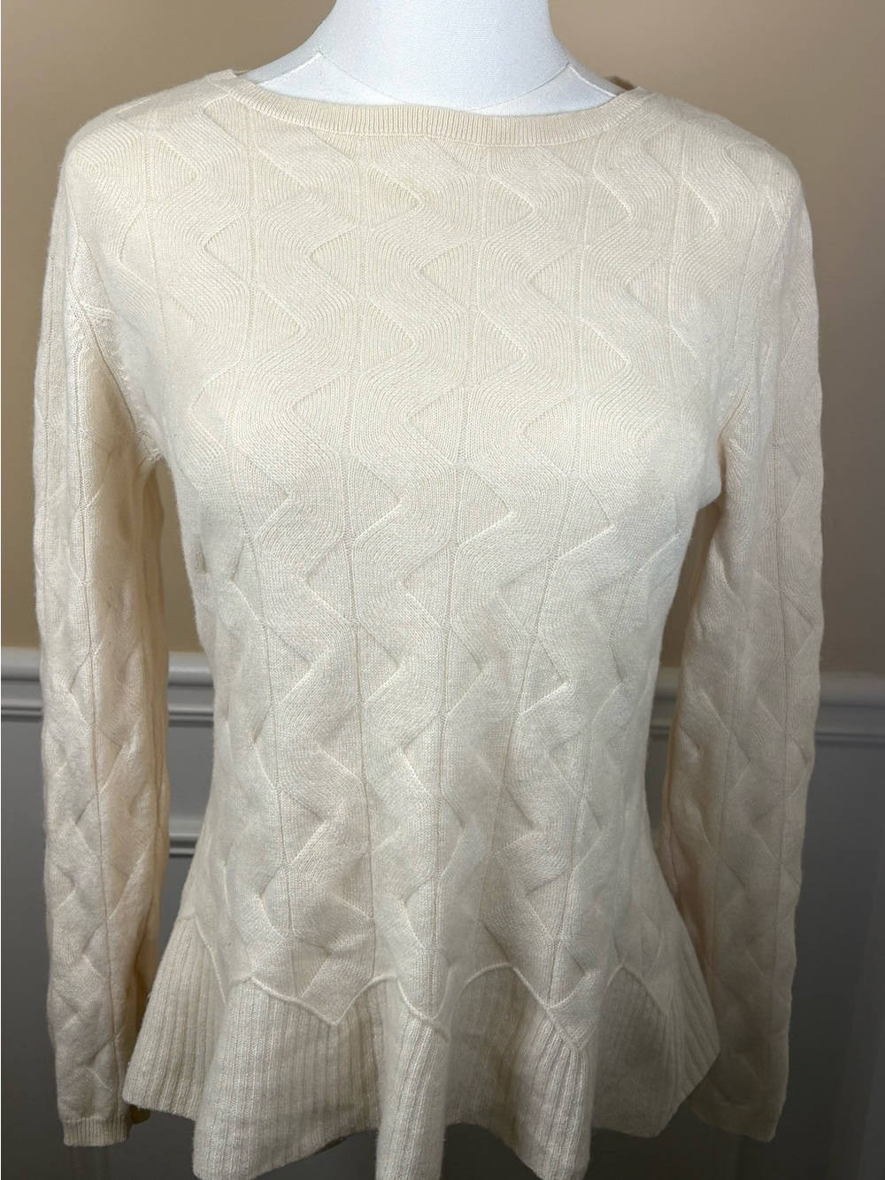 🤍 In Cashmere 100% Cashmere Ivory Textured Flared Hem Sweater L